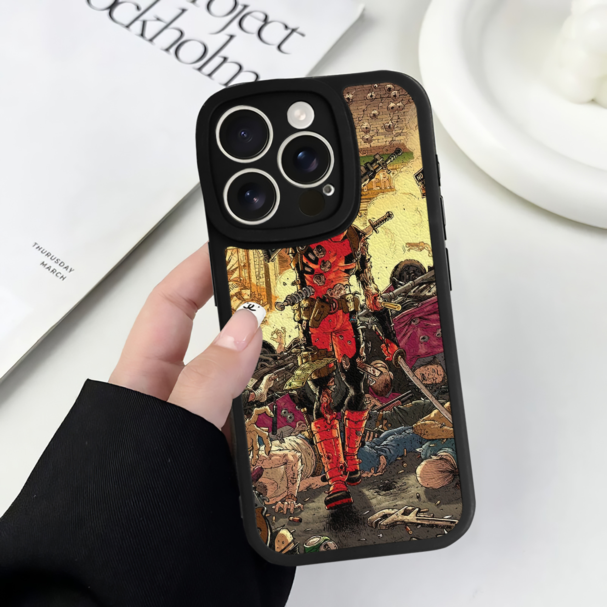 （画像用） Deadpool デッドプール 【iPhone 16シリーズ対応】シリコンスマホケース（レザー調） 材質：シリコン